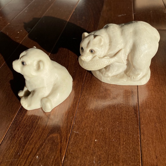 Polar Bear Cubs Sculpture by AARKTIK set of 2 - Picture 2 of 10